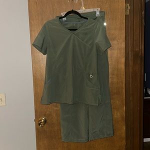Green Cherokee Infinity Scrub Set